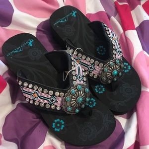 Montana West flip flops brand new never worn.